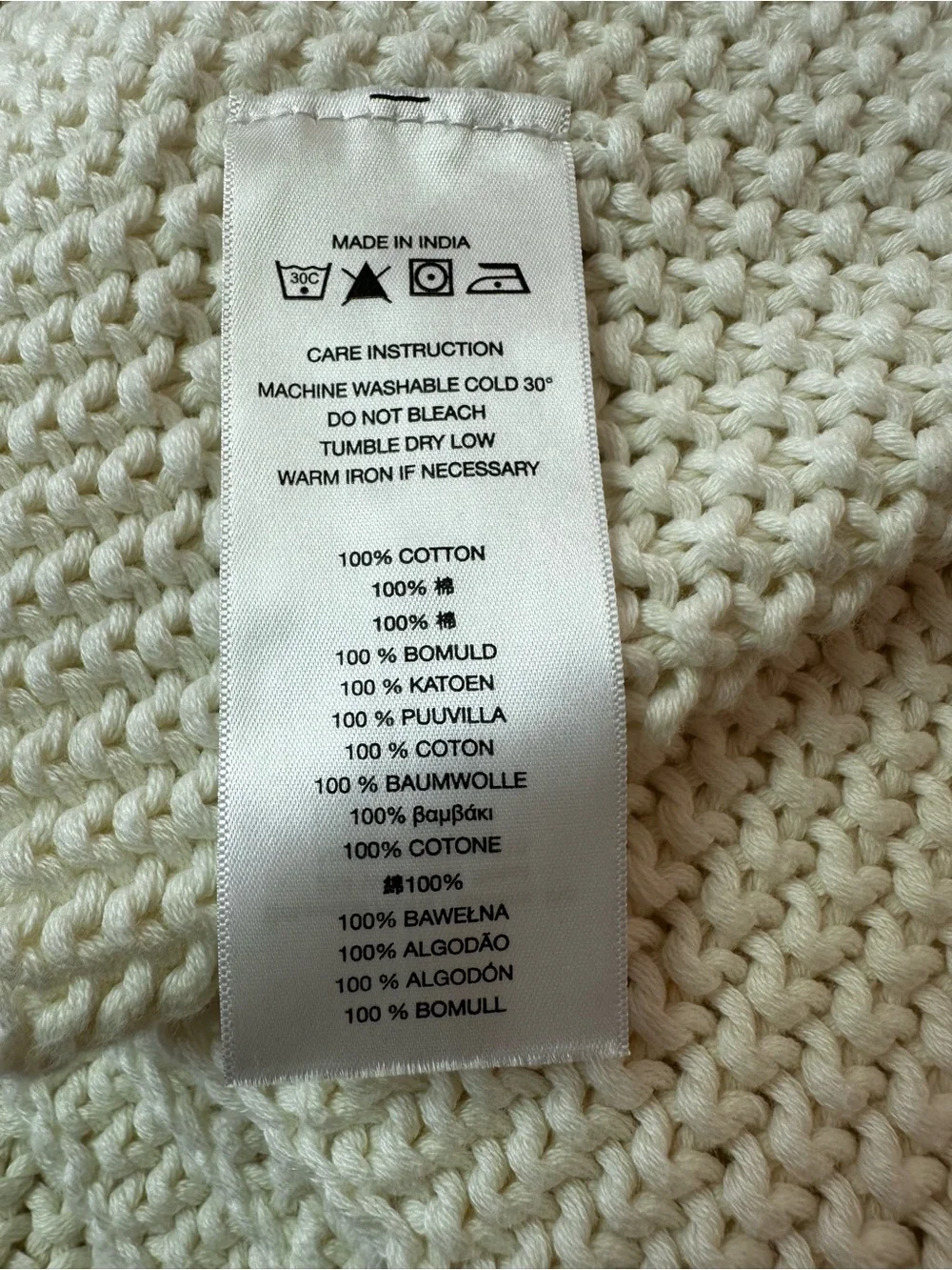 UGG Cream Knit Scarf with Brown Leather Logo Patch 💯 cotton